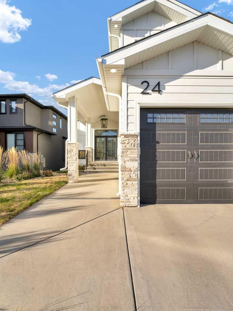 24 Coulee Ridge Drive SW — photo 3