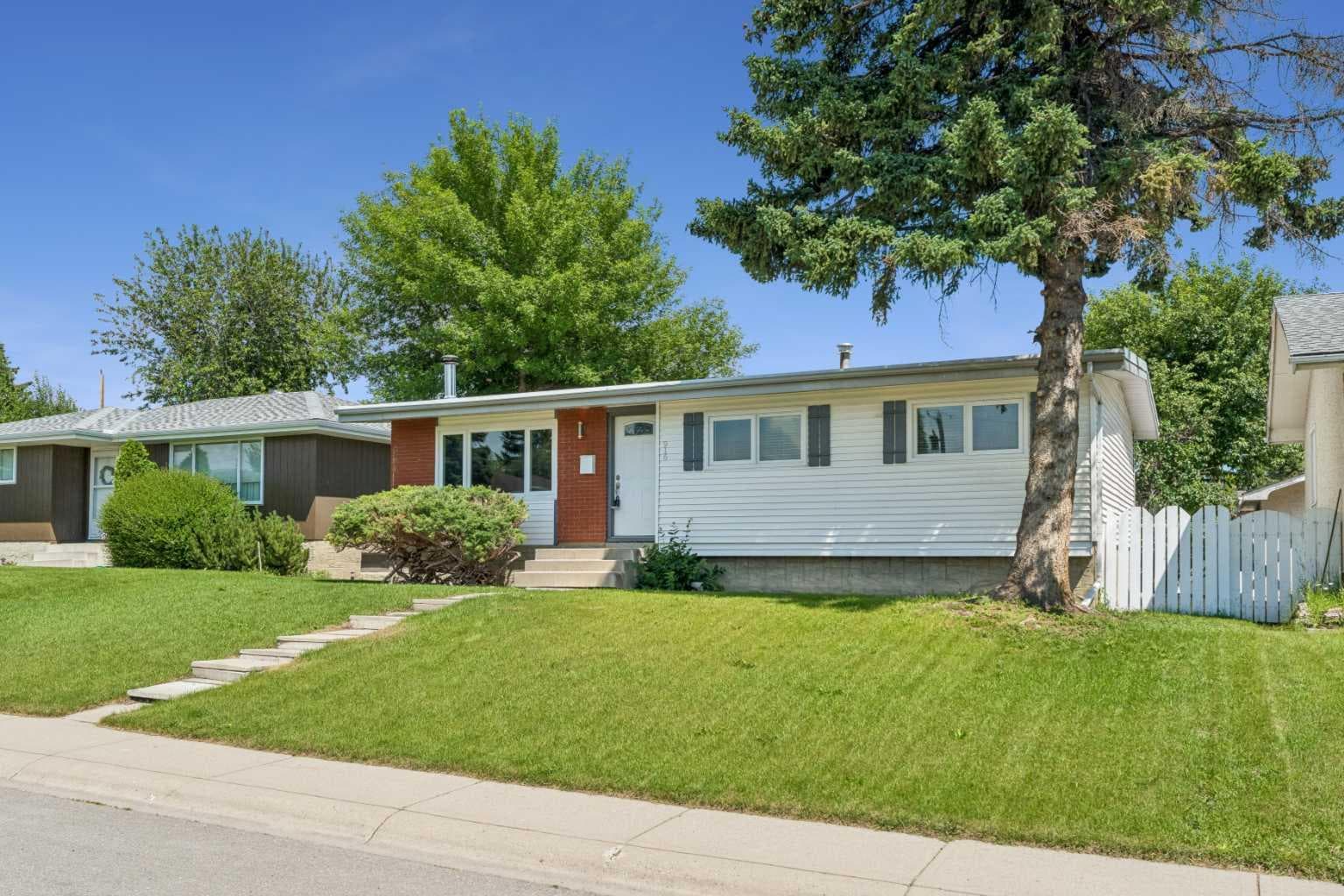 916 Mayland Drive NE — photo 2