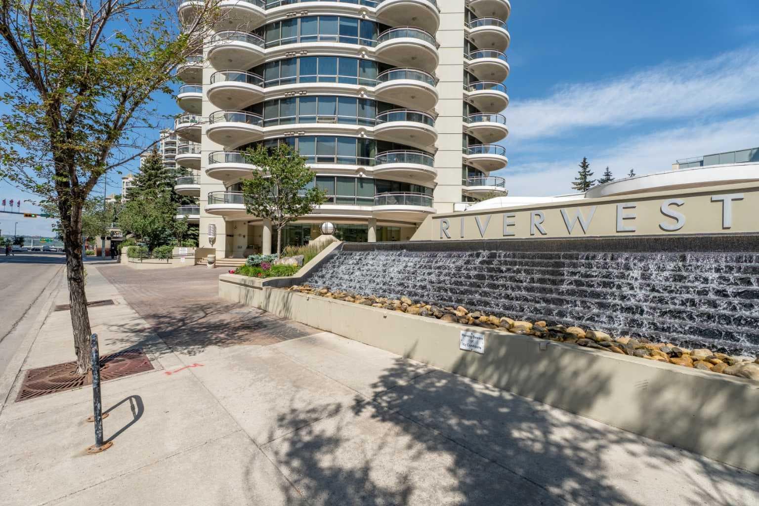 804, 1088 6 Avenue SW — photo 1