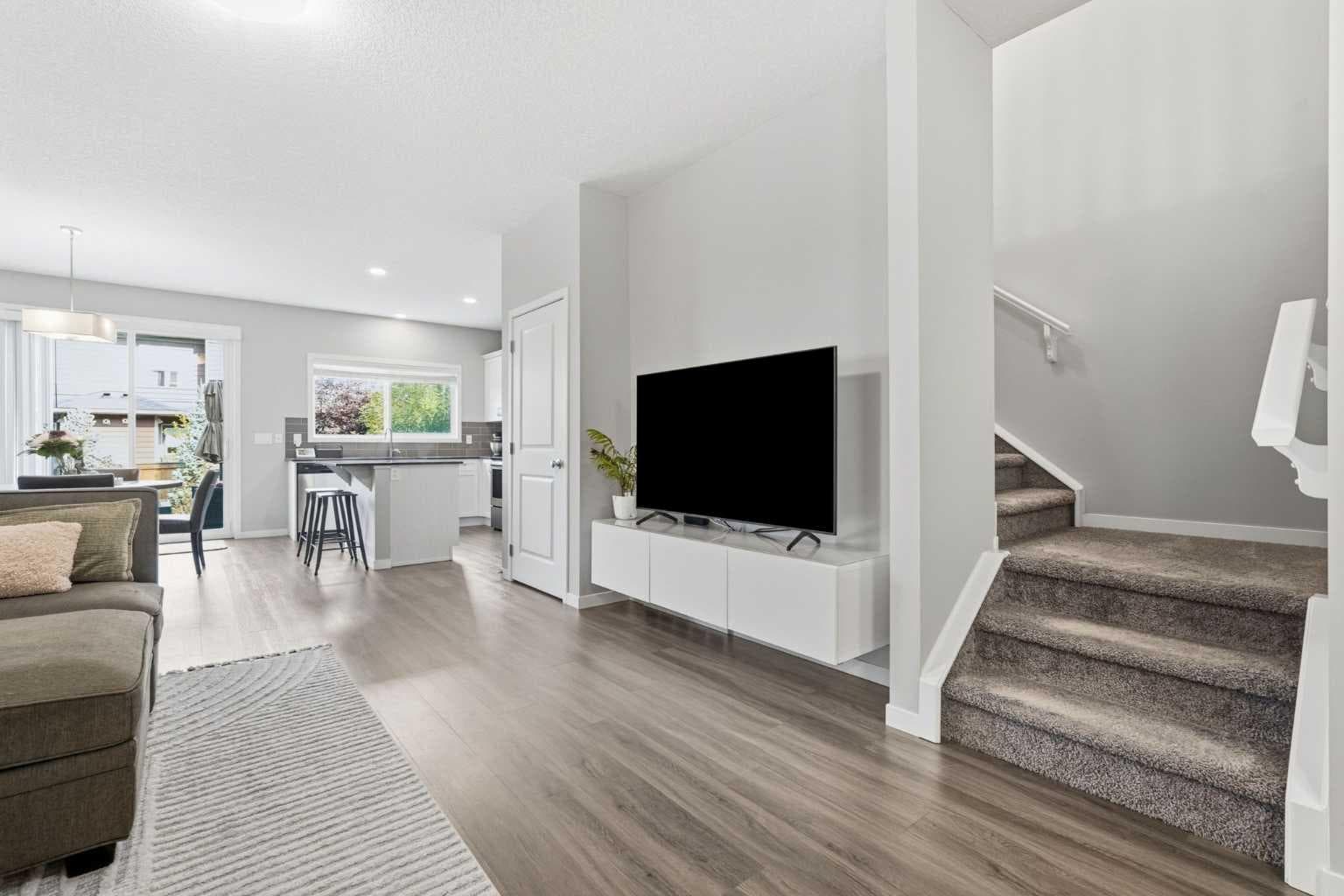 15 Cranbrook Terrace SE — photo 3