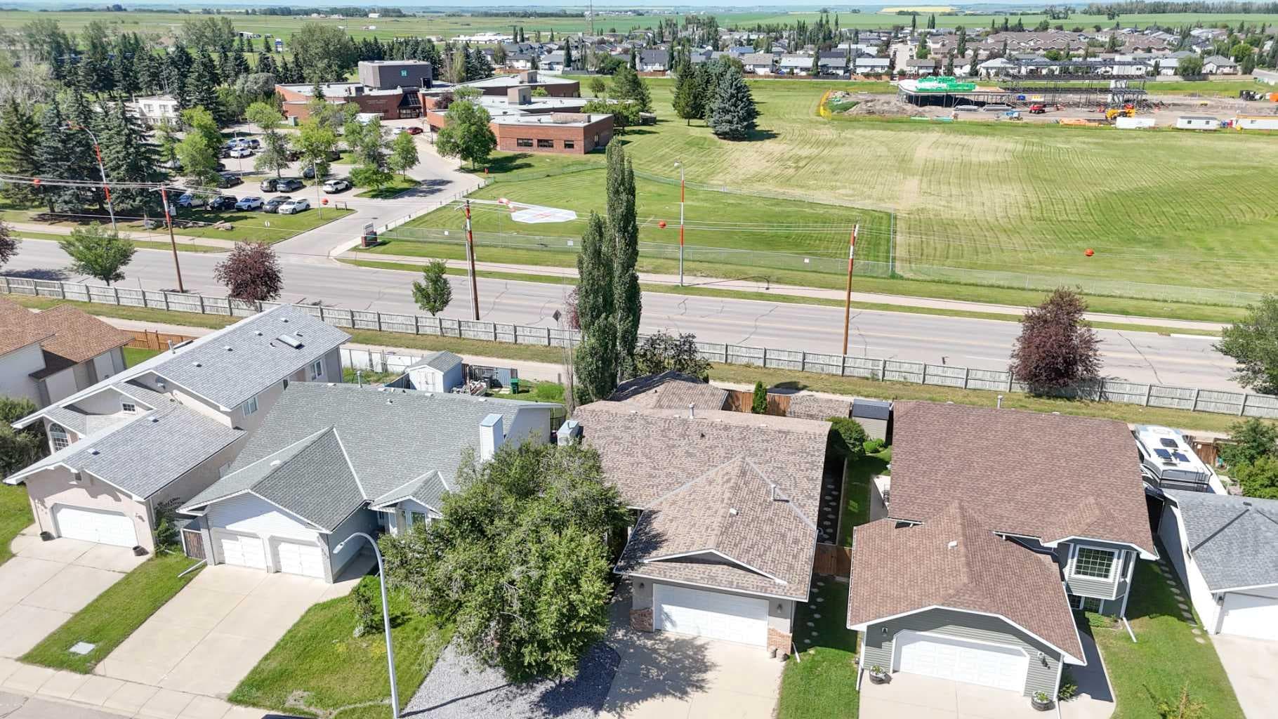 254 Maple Grove Crescent — photo 4