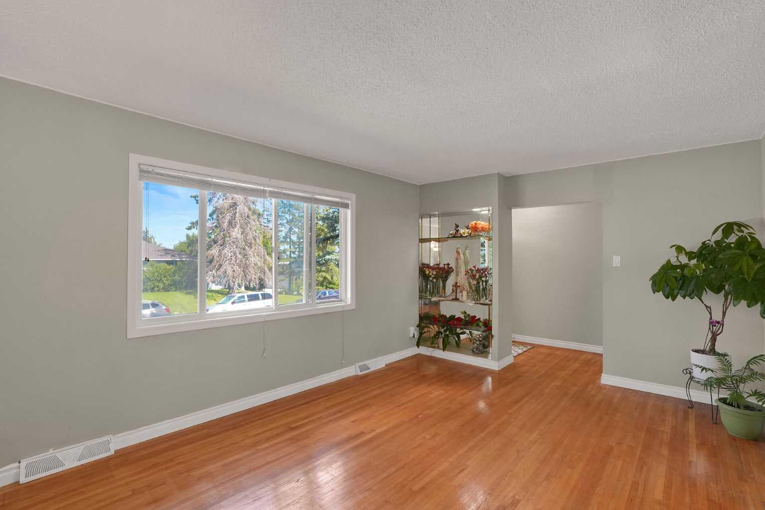10315 8 Street SW — photo 4