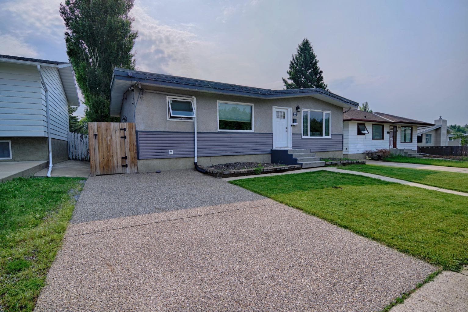 32 Lemoyne Crescent W — photo 2