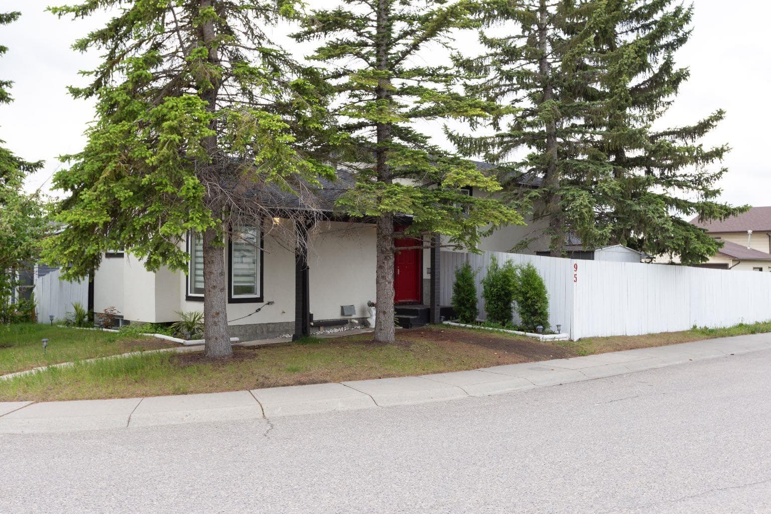 95 Castleridge Close NE — photo 1