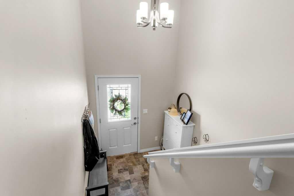 125 Henderson Crescent — photo 3