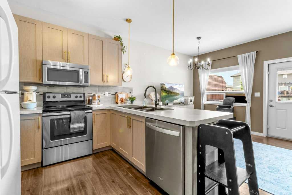 125 Henderson Crescent — photo 4