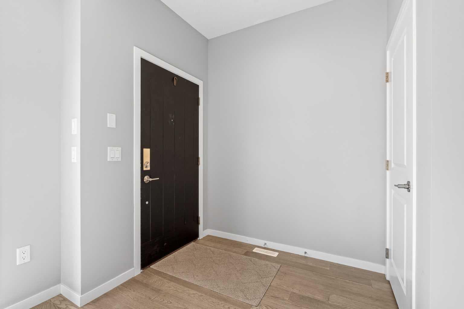 3304 2 Street NE — photo 3