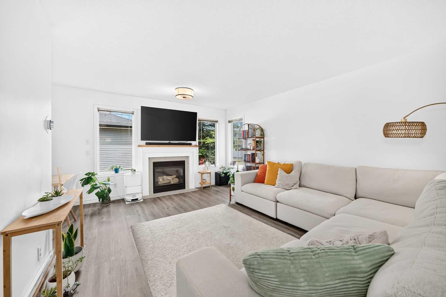 35, 102 Canoe Square SW — photo 4