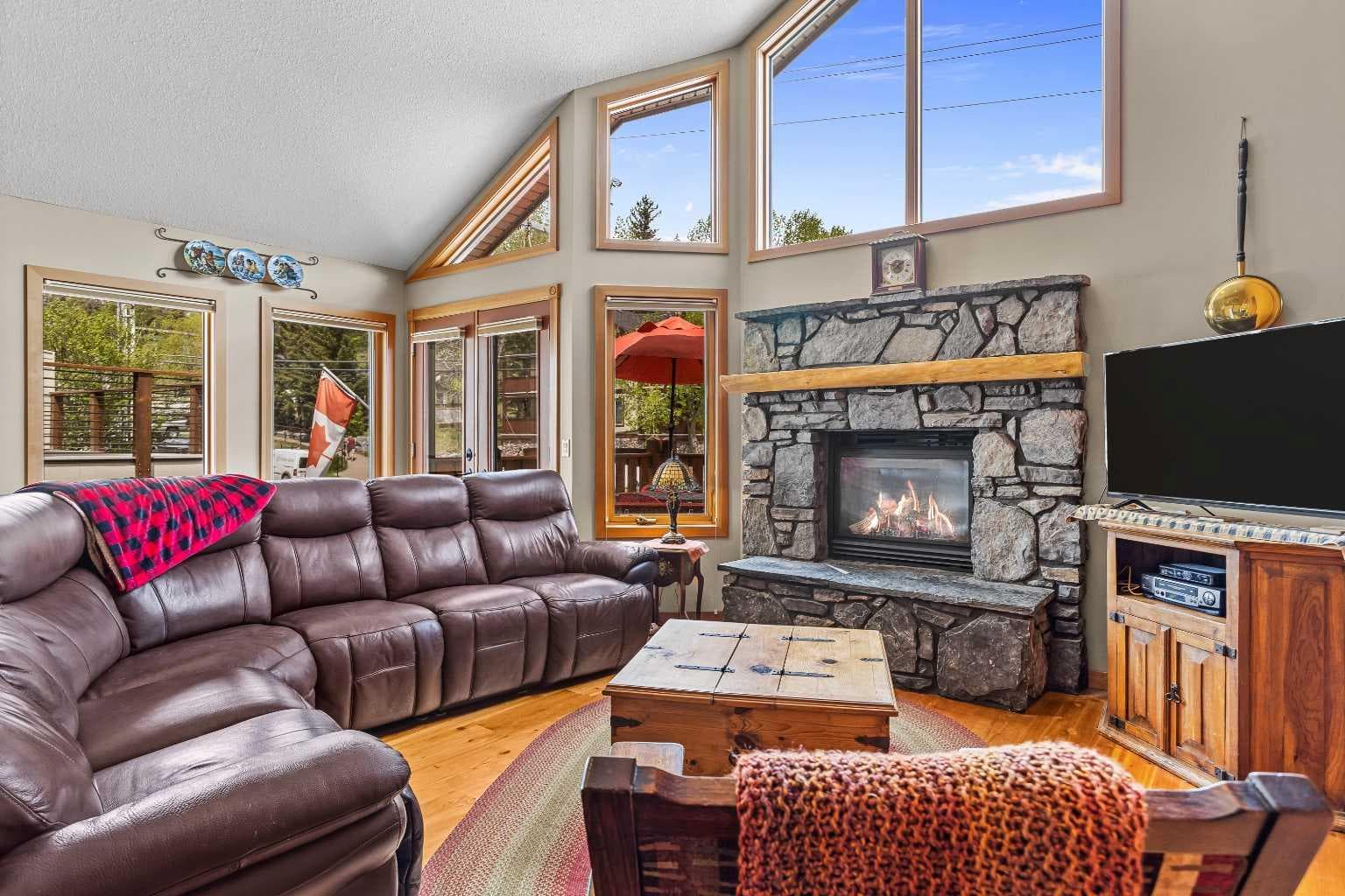 B, 243 Three Sisters Drive — photo 4