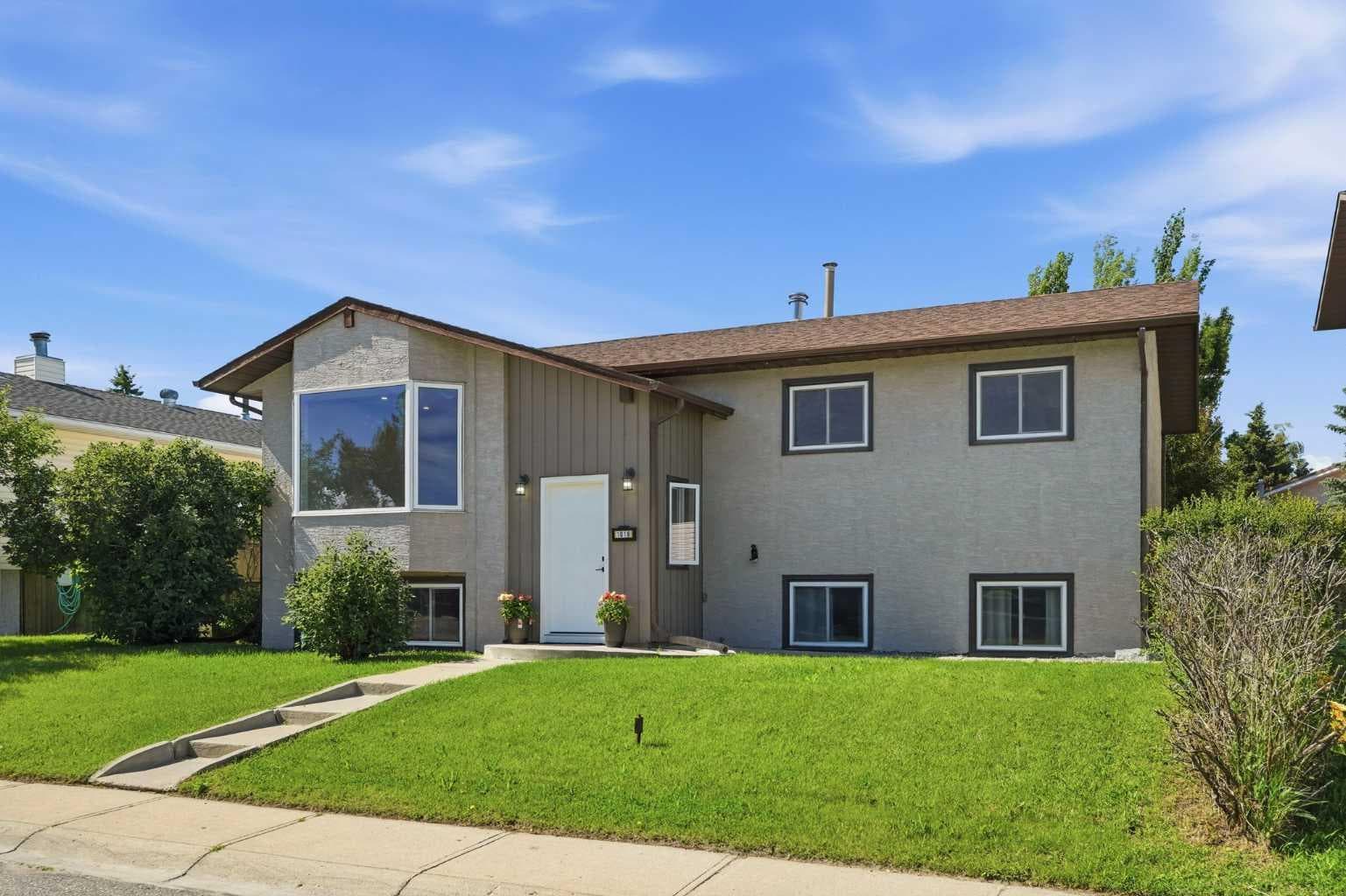 1018 10 Avenue SE — photo 2