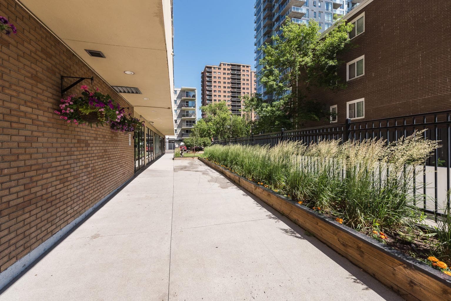 207, 1330 15 Avenue SW — photo 2