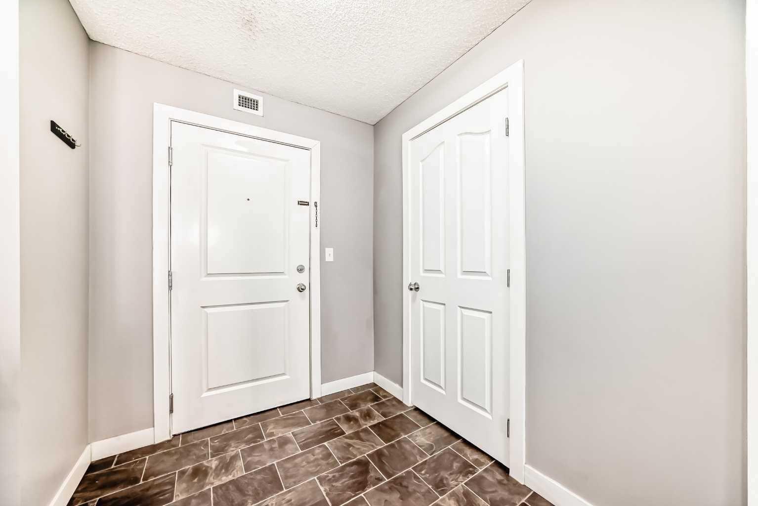 4304, 403 Mackenzie Way SW — photo 3