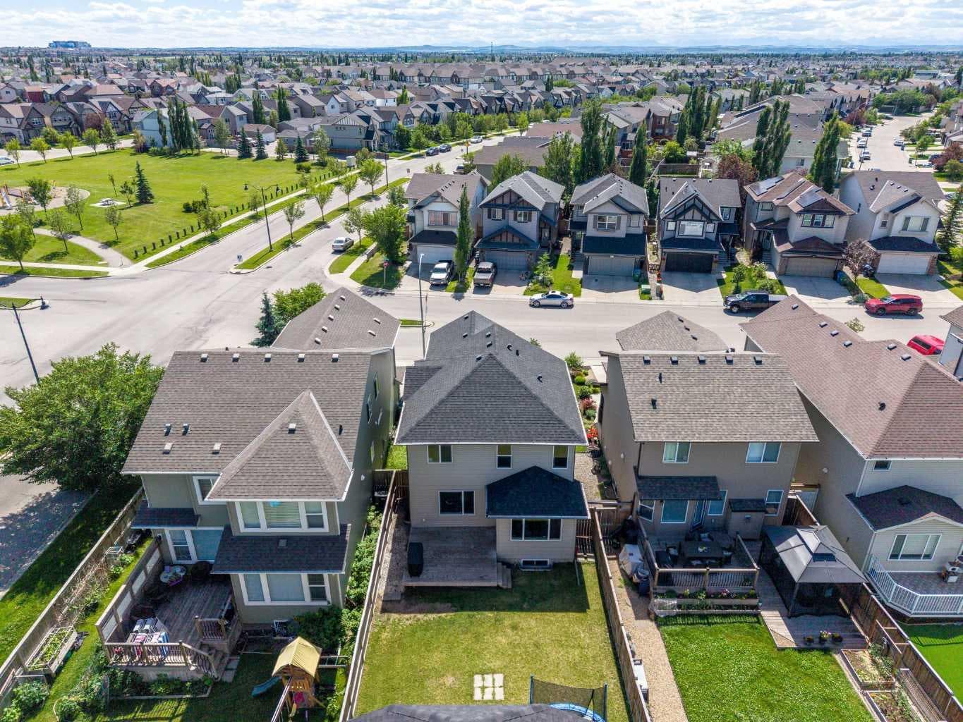 277 Brightonwoods Gardens SE — photo 2