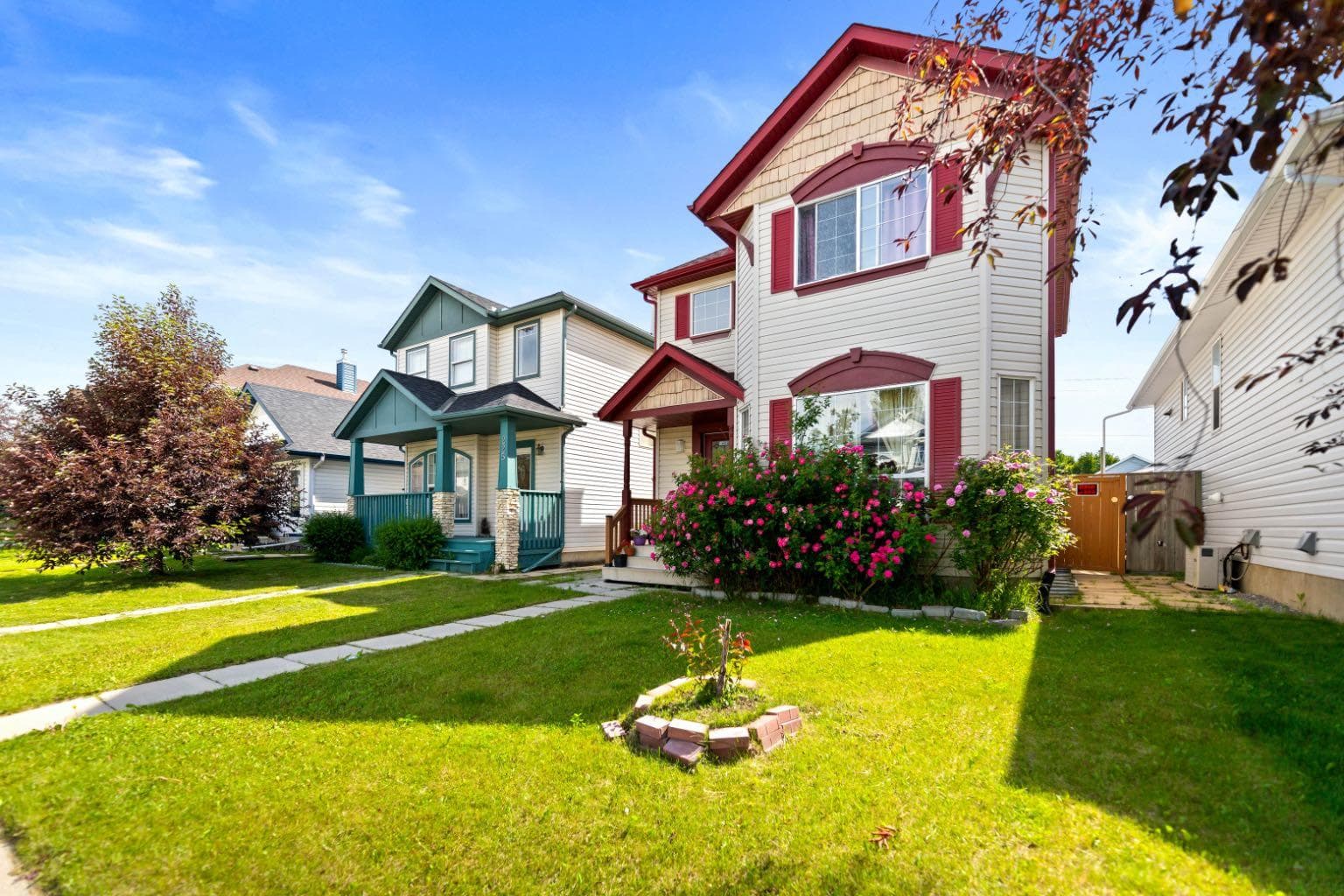 221 Tarington Close NE — photo 4