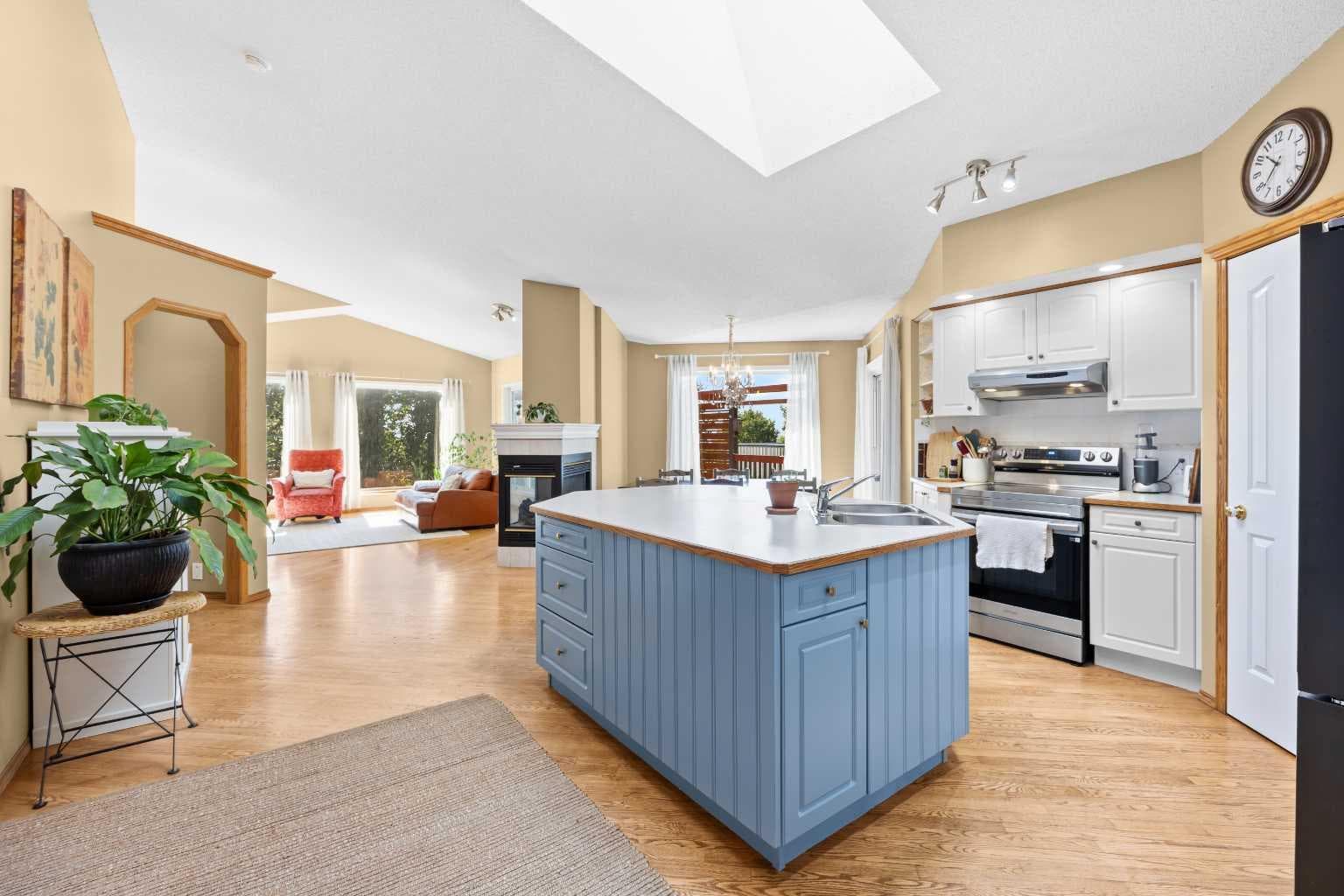 315 Rocky Ridge Bay NW — photo 5