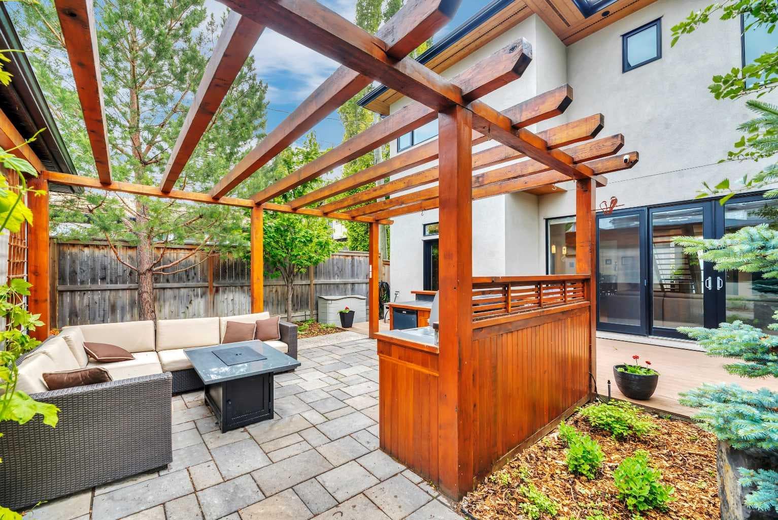 2008 38 Avenue SW — photo 4