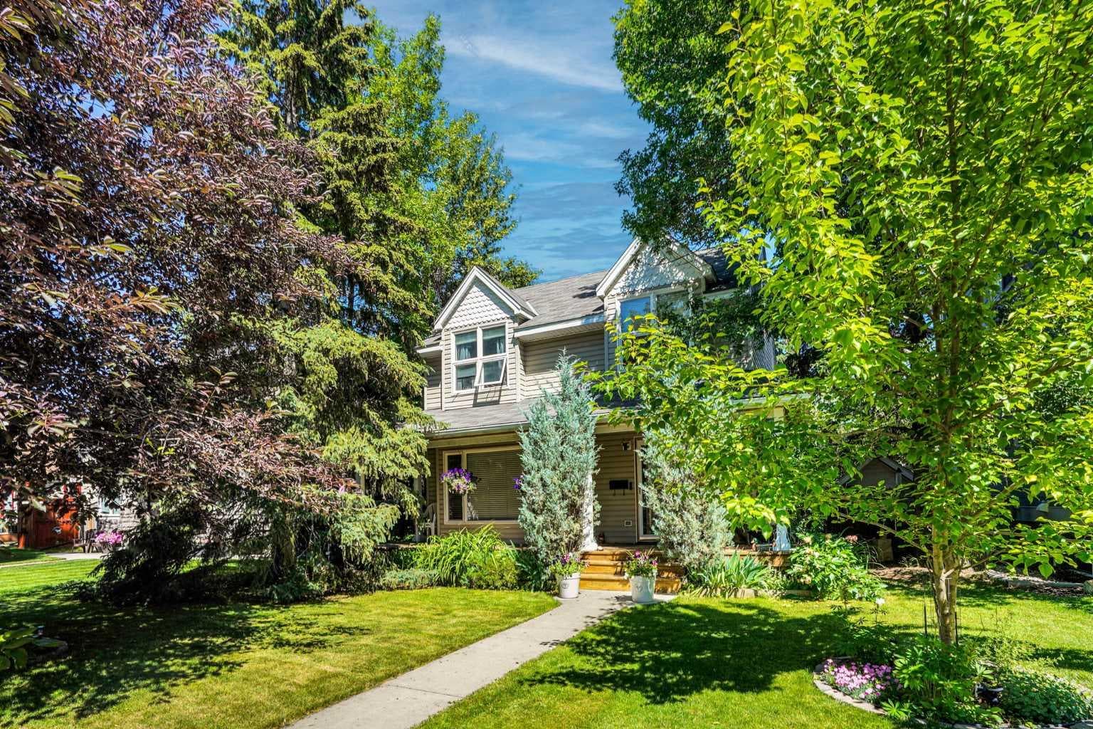 1141 Regent Crescent NE — photo 3