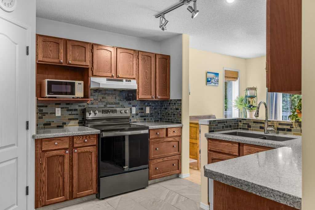 545 Grotto Road — photo 4
