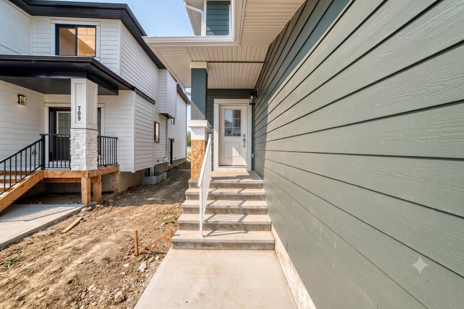 707 Mandalay Avenue — photo 2