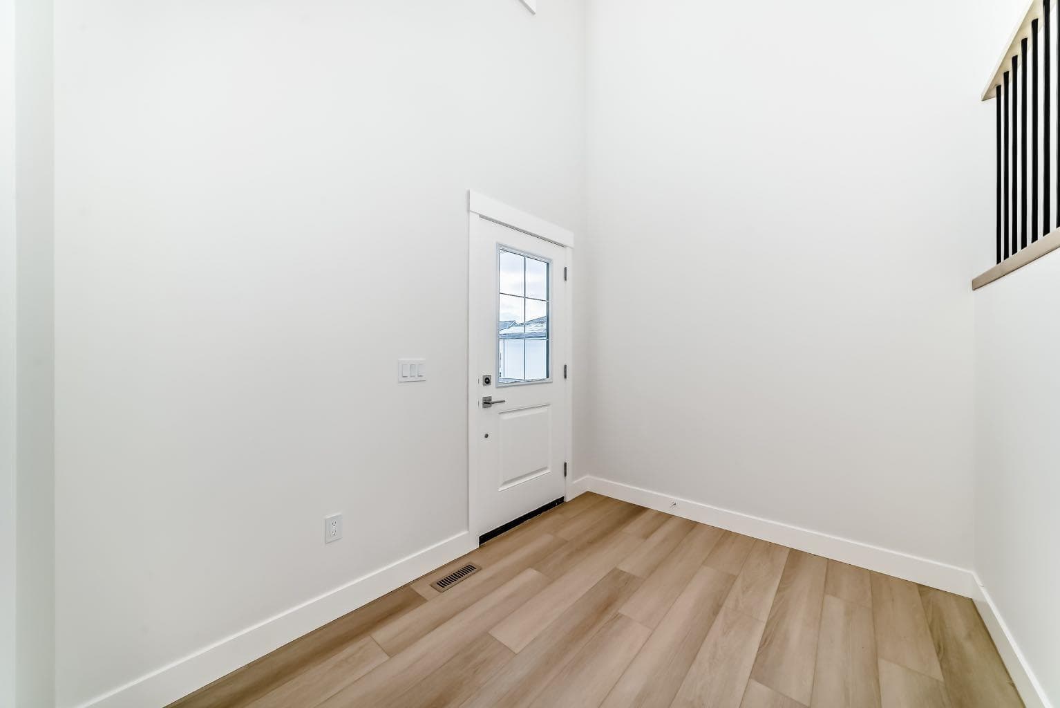 707 Mandalay Avenue — photo 3