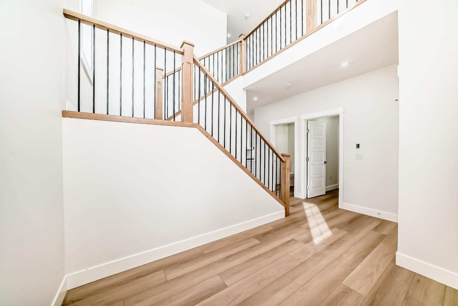 707 Mandalay Avenue — photo 4