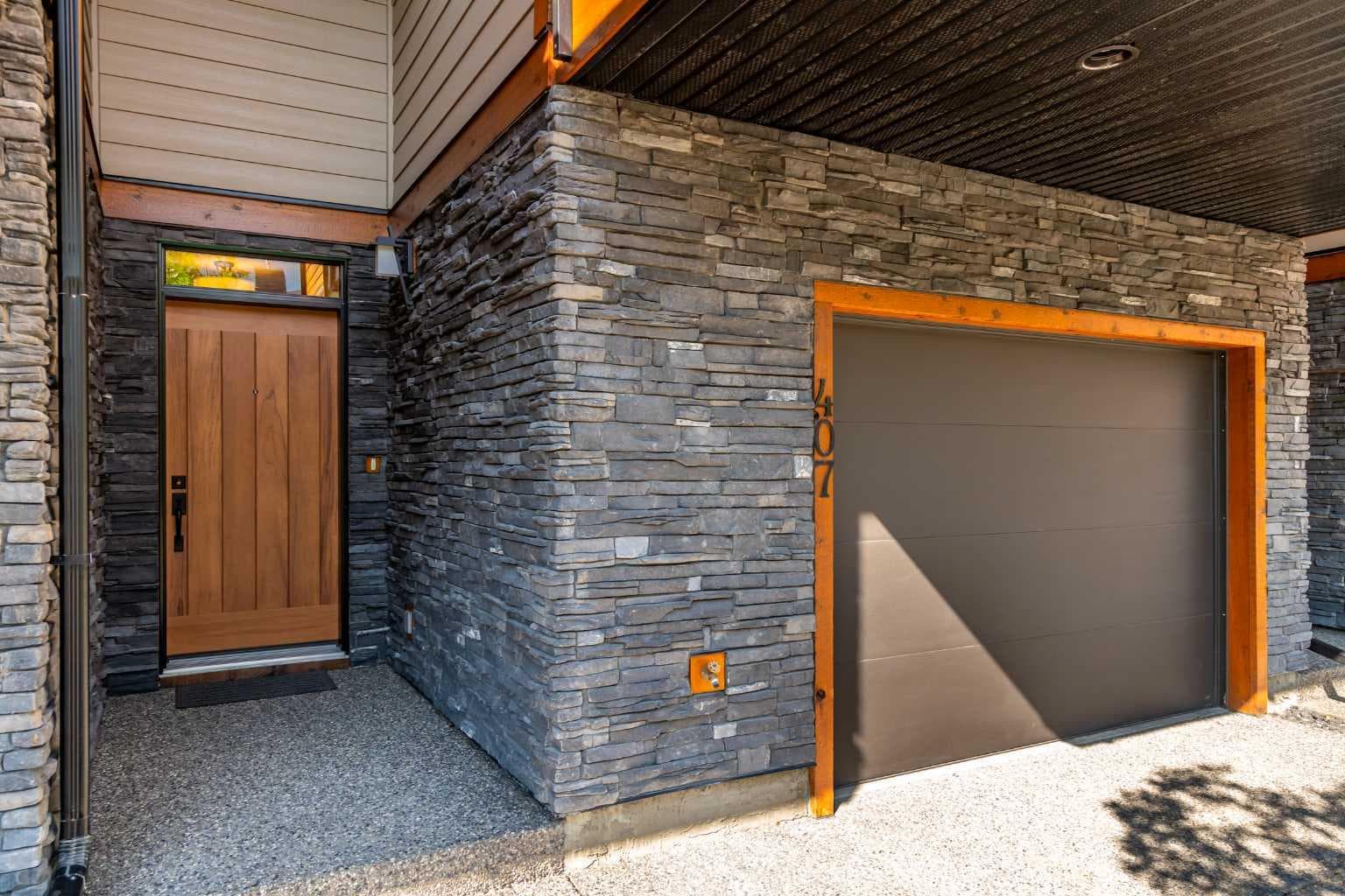407 Riva Place — photo 2
