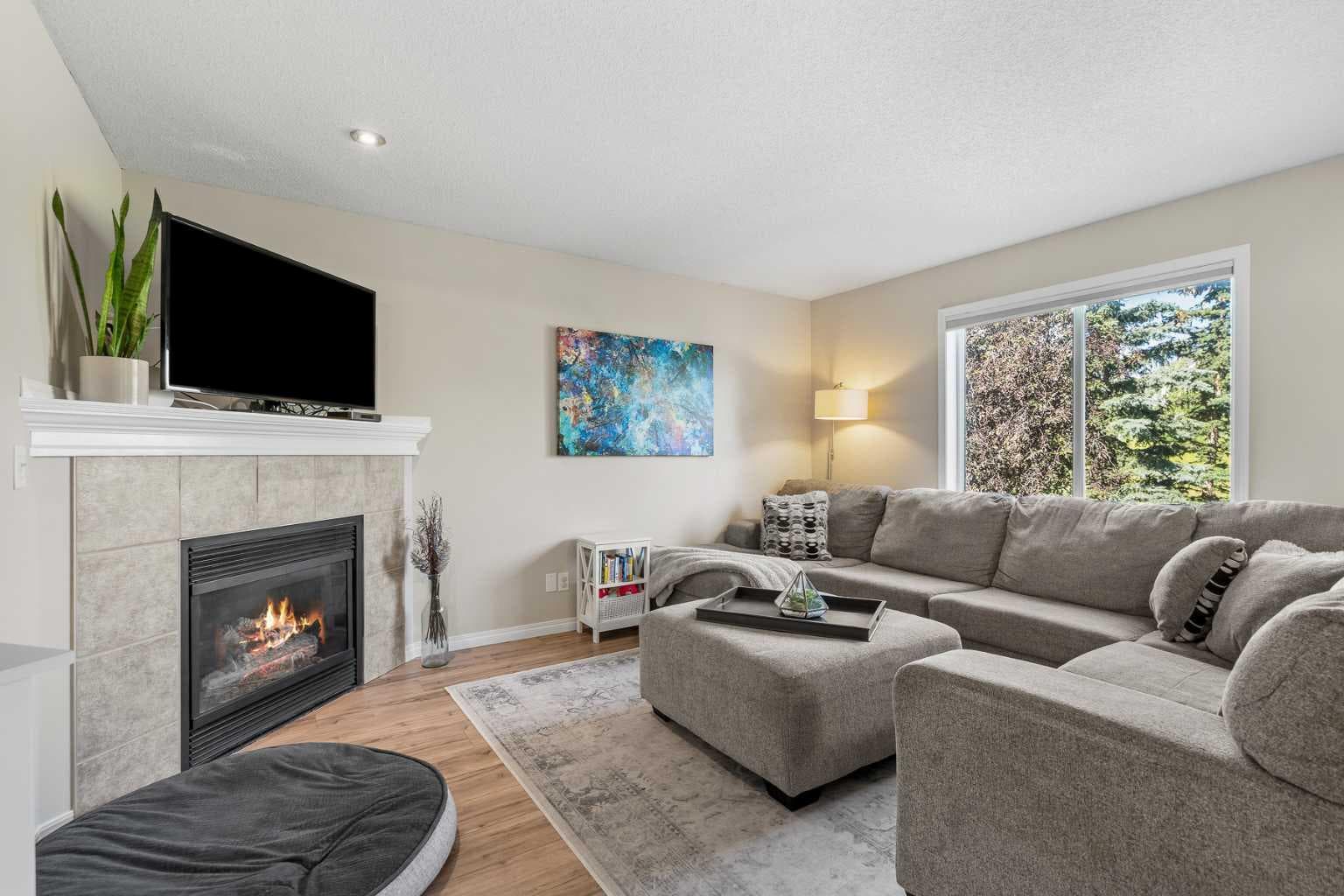 71 Royal Birch Manor NW — photo 5