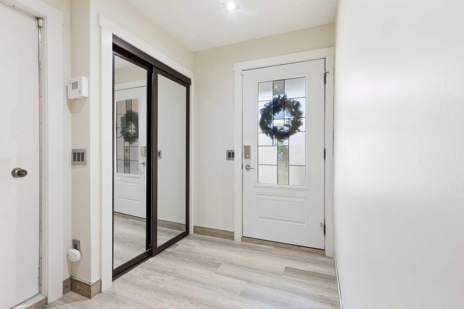 443 Brae Glen Crescent SW — photo 2