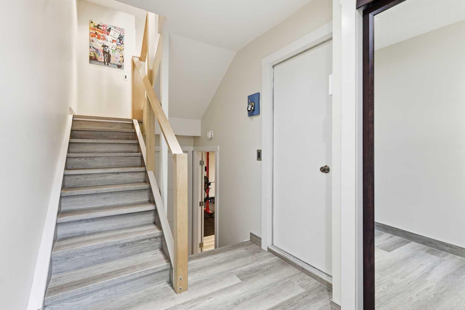 443 Brae Glen Crescent SW — photo 3