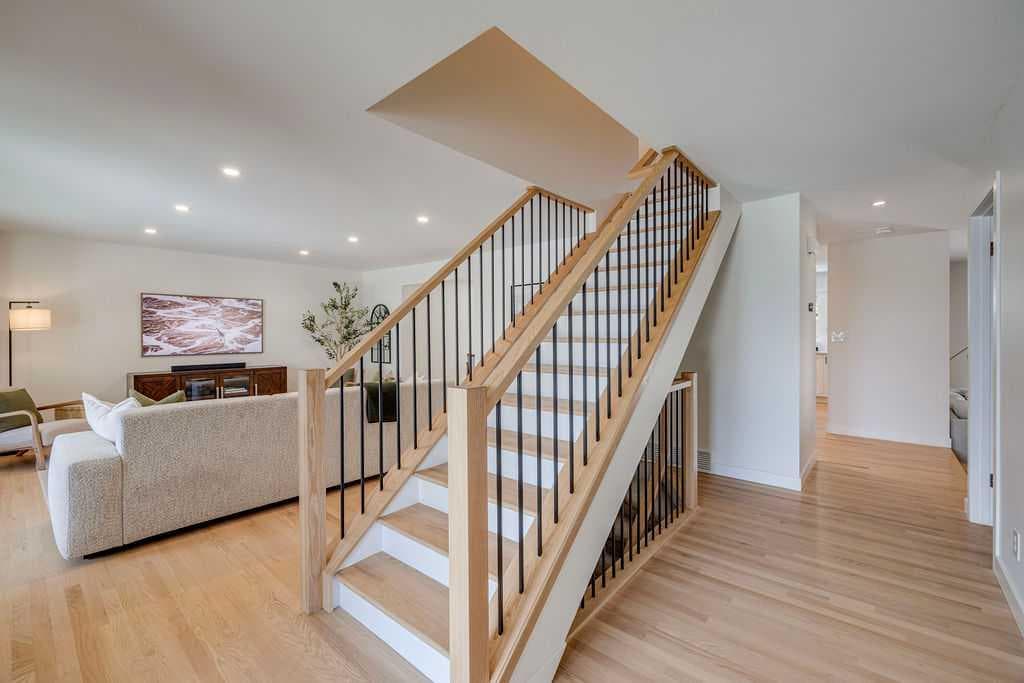 23 Woodgrove Crescent SW — photo 3
