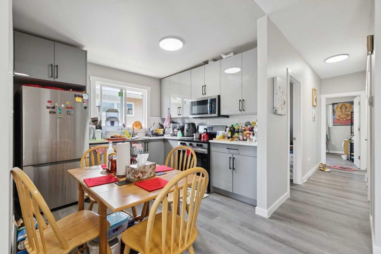 6717 - 6719 Huntsbay Road NW — photo 4