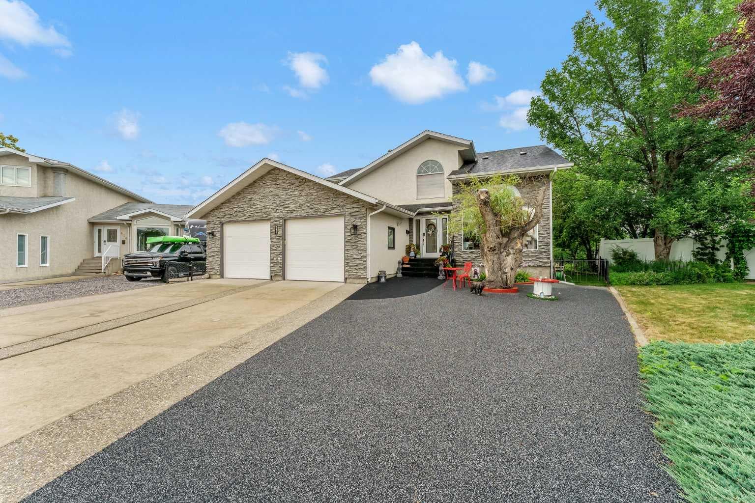 612 Sangster Crescent SW — photo 1