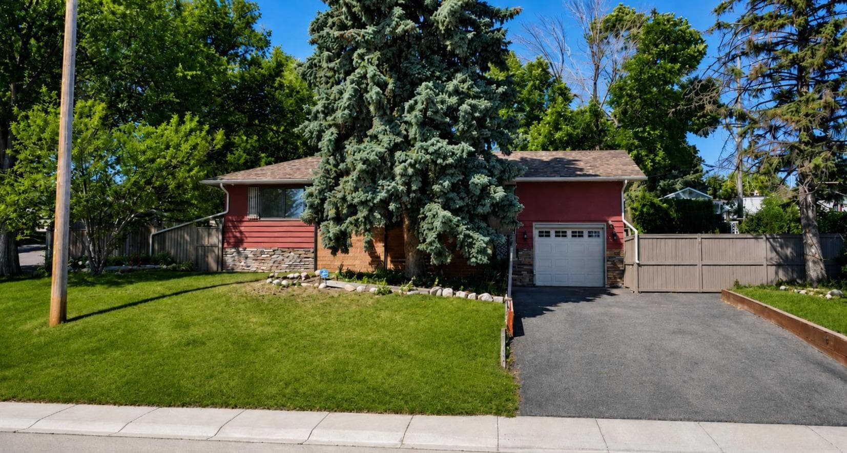 5923 Thorncliffe Drive NW — photo 1