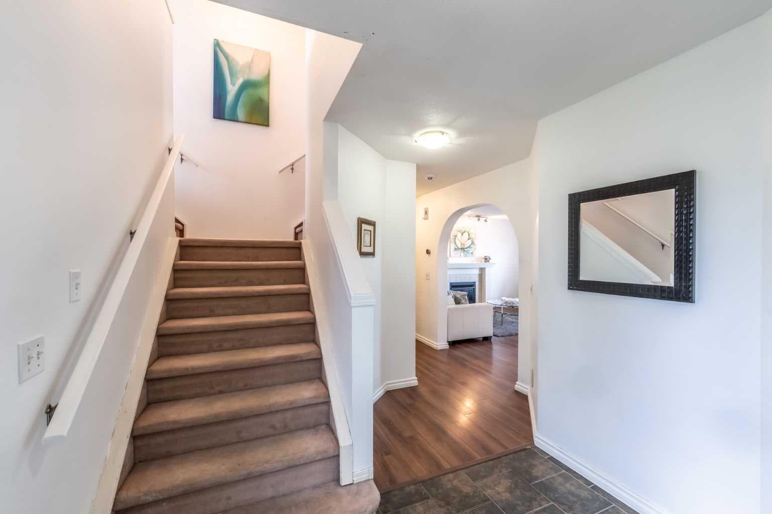 203 Coville Close NE — photo 3