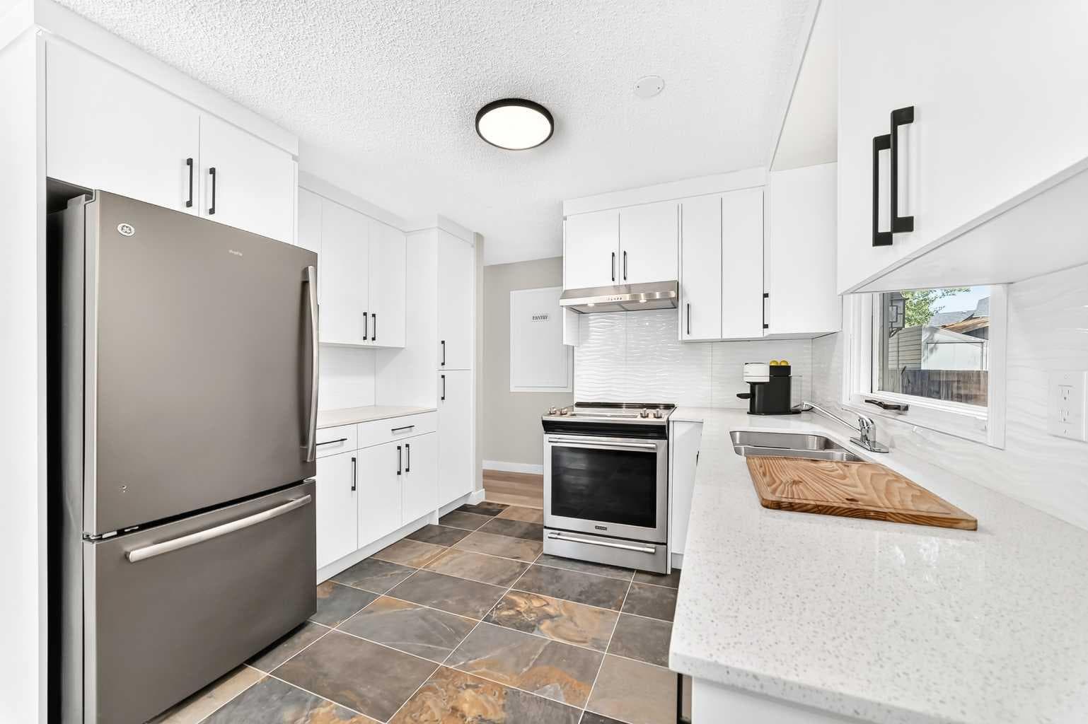 114 Midcrest Crescent SE — photo 3