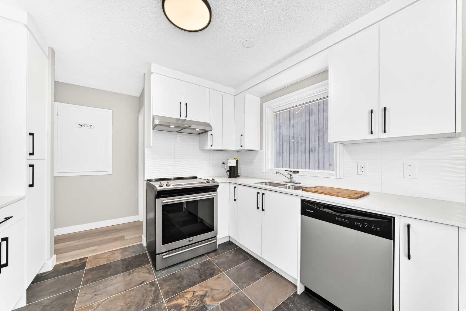 114 Midcrest Crescent SE — photo 4