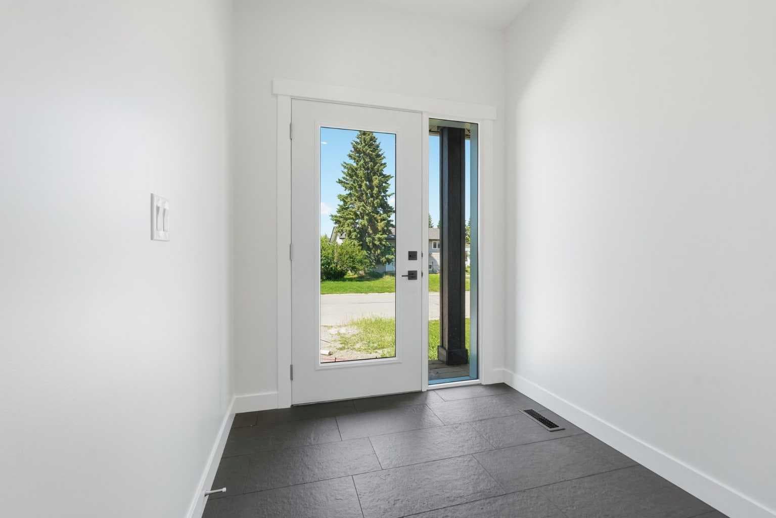 609A 5 Avenue SW — photo 3