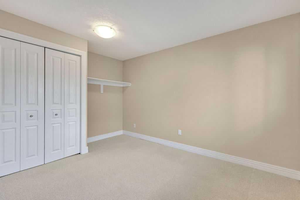 252, 66 Glamis Green SW — photo 4