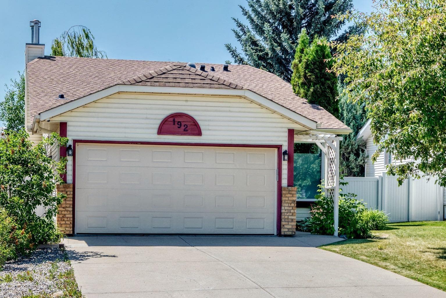 192 Riverbend Drive SE — photo 1