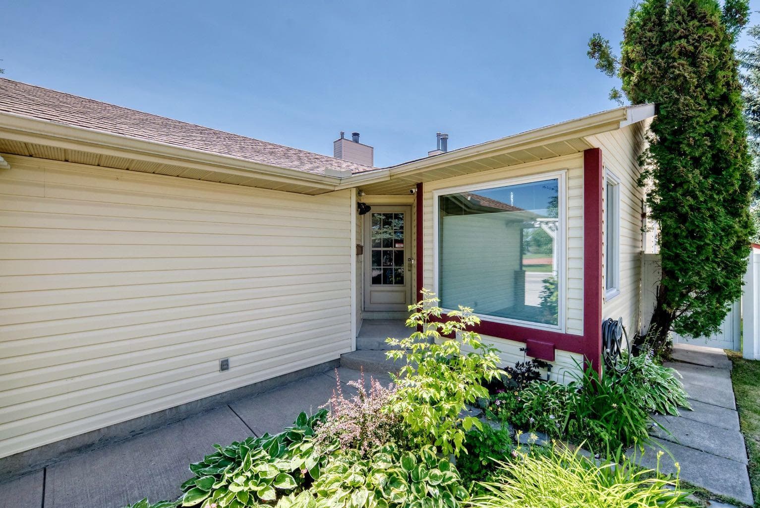 192 Riverbend Drive SE — photo 2