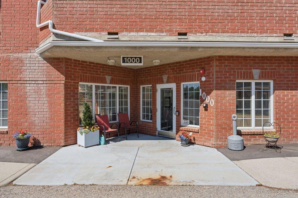 1210, 1210 Sienna Park Green SW — photo 3