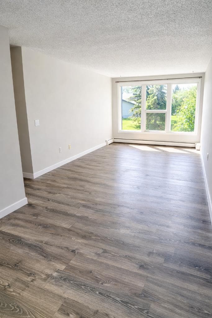 206, 101 Big Hill Way SE — photo 2