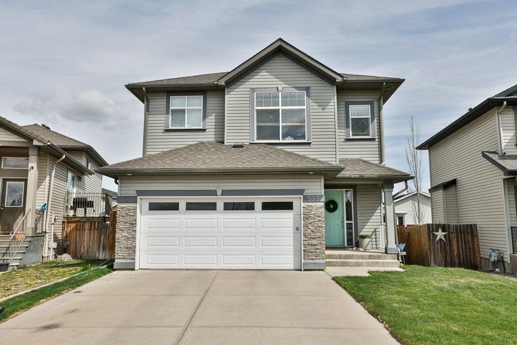 573 Squamish Lane W — photo 1