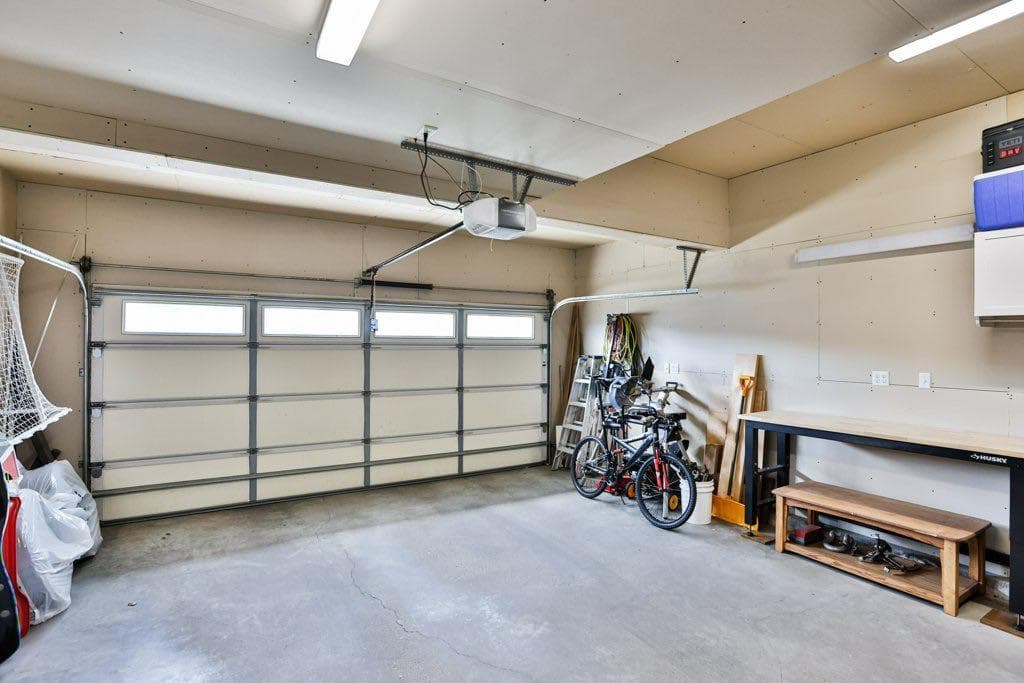 573 Squamish Lane W — photo 2