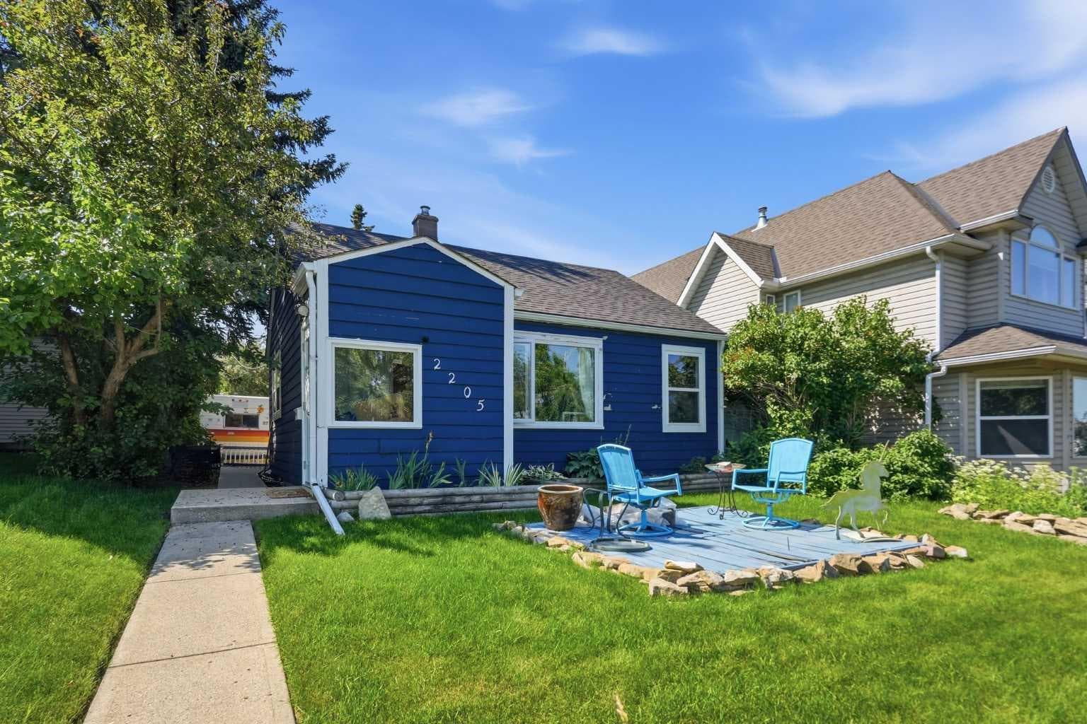 2205 27 Avenue SW — photo 2