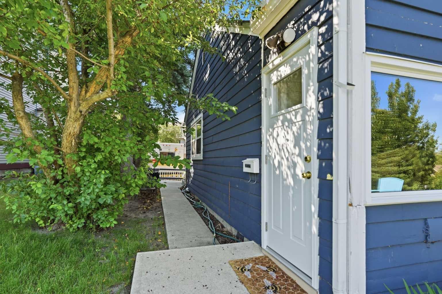 2205 27 Avenue SW — photo 4
