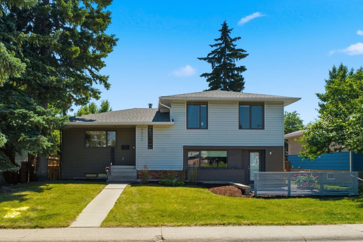 4935 10 Avenue SW — photo 1