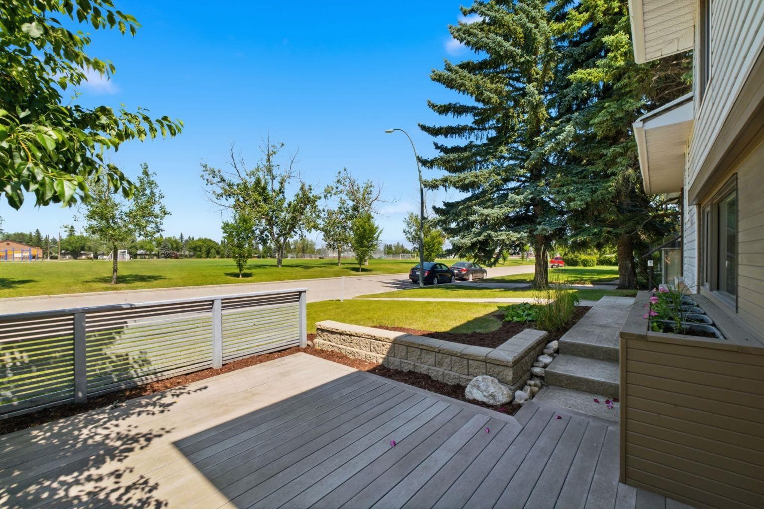 4935 10 Avenue SW — photo 3
