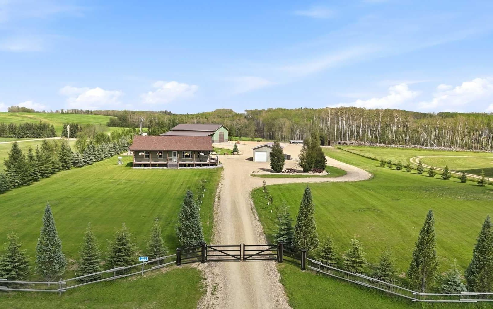 422045 Range Road 10 — photo 1