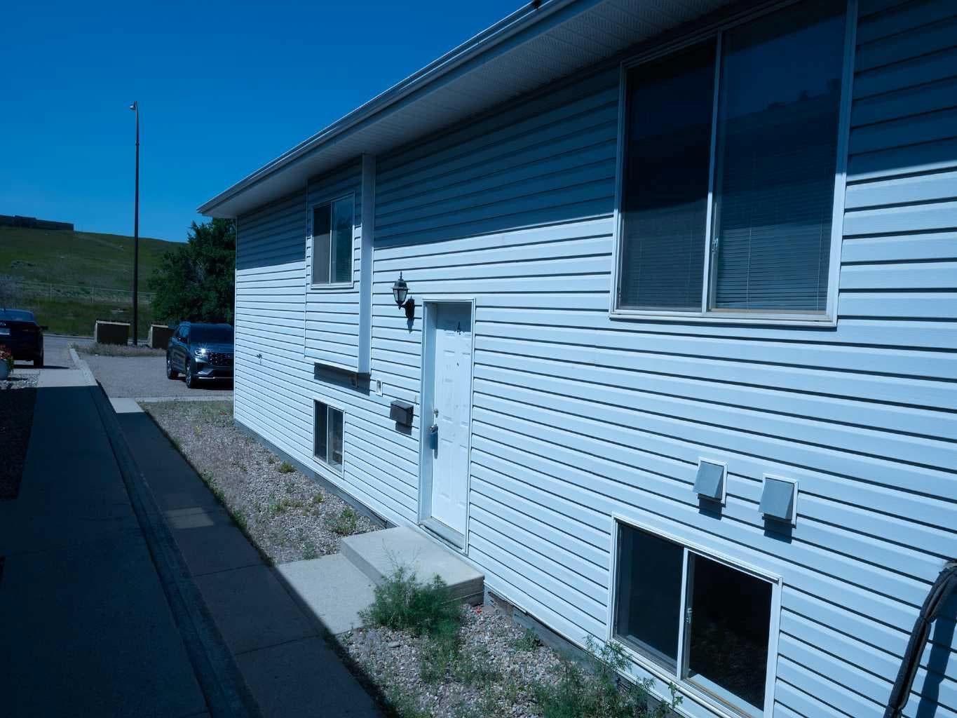68 Valleyview Drive SW — photo 2